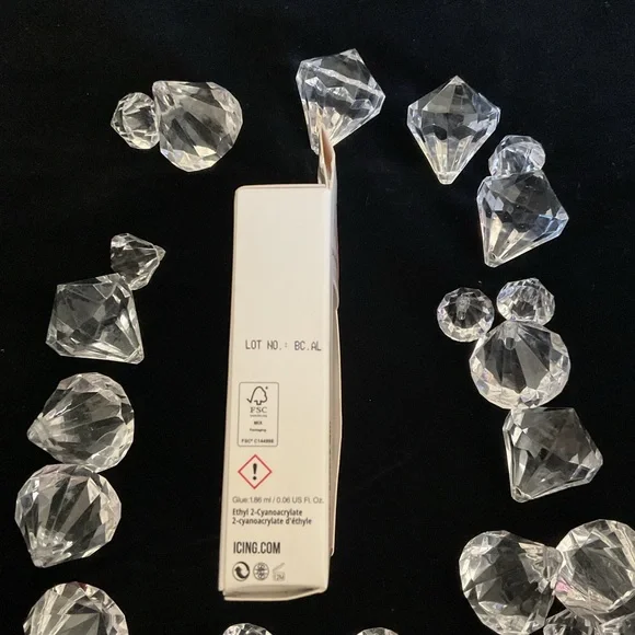 Icing vegan press on nails - Picture 4 of 4